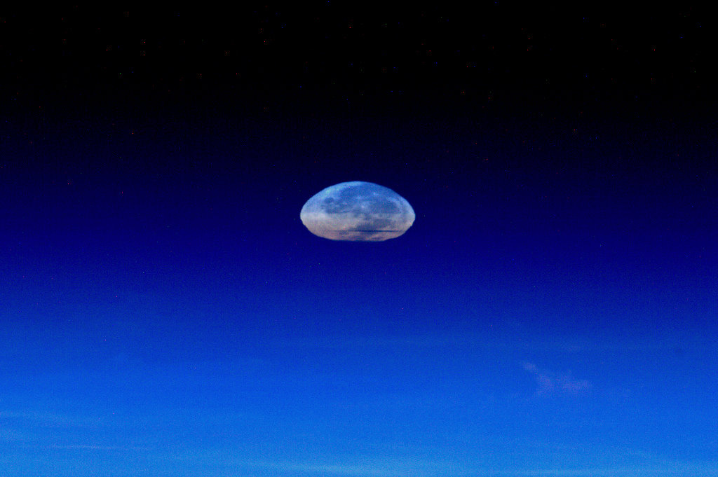Astronaut Sees Squashed 'Supermoon' From Space (Photos)